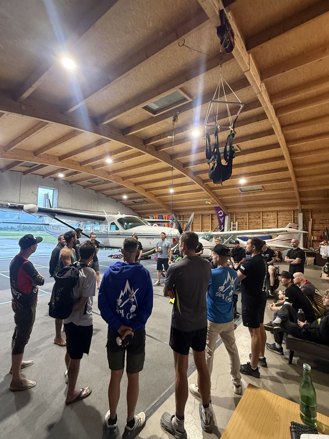 Teilnehmer beim Briefing