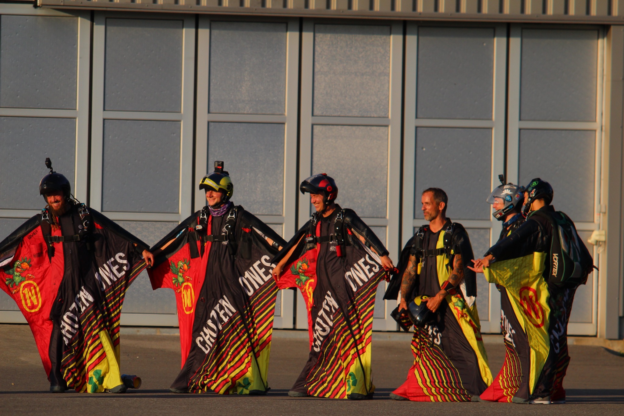 Das Chozen Ones Wingsuit Team